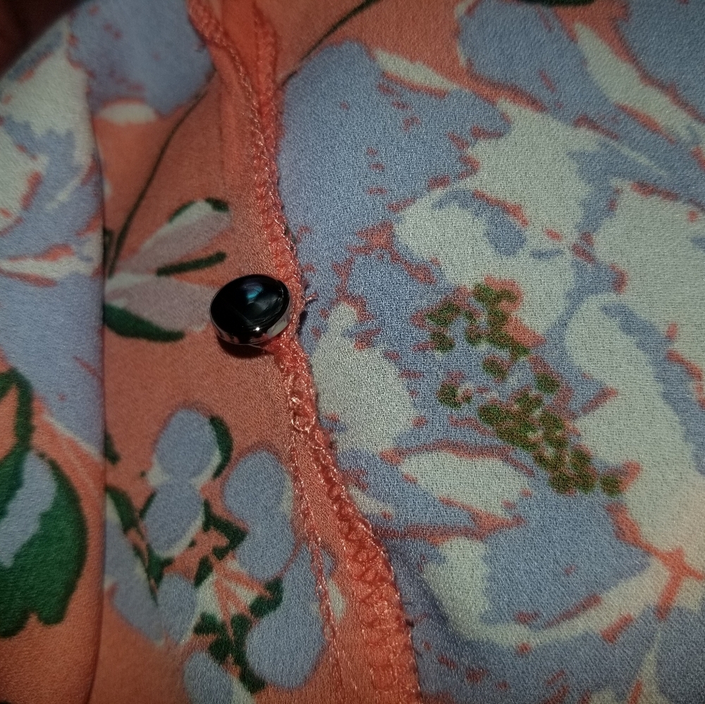 Simply Styled Blouse - Picture 6 of 9